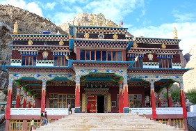 Школа Сакия в Тибете